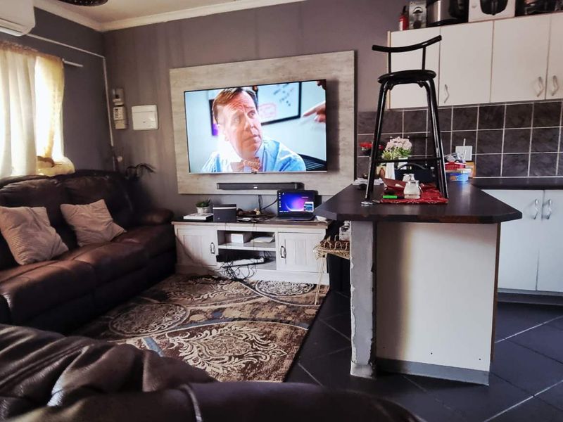 Khomasdal 2 bedroom townhouse with 2 bathrooms - Photo 2