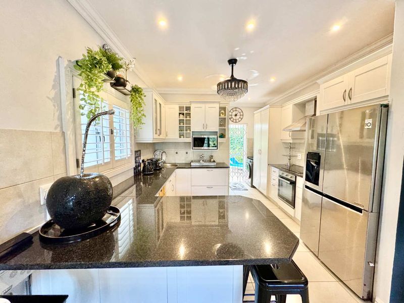 Hendra Estates - Secure, Pet Friendly Townhouse With Private Pool for Sale in Durban North! - Photo 5