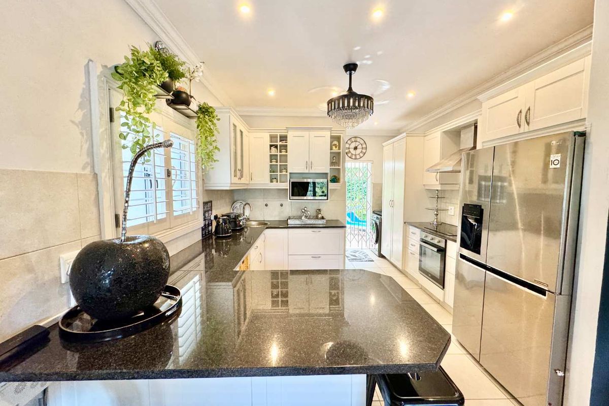 Hendra Estates - Secure, Pet Friendly Townhouse With Private Pool for Sale in Durban North! - Photo 5