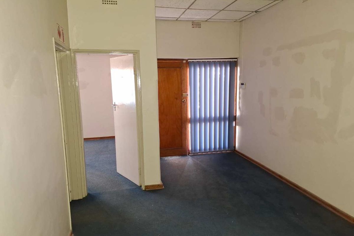 LARGE INDUSTRIAL PROPERTY WITH ENOUGH SQUARE METRES UNDER ROOF - Photo 5