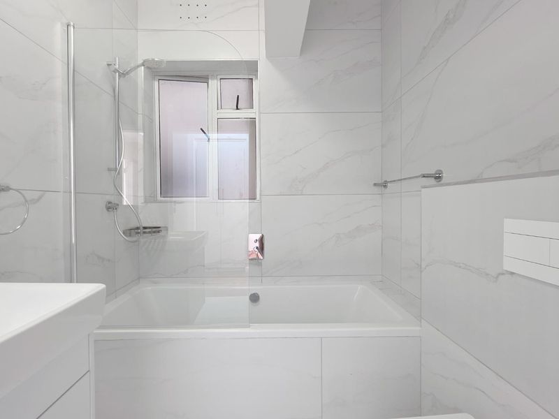 Unfurnished and Immediately available in Sea Point - Photo 5