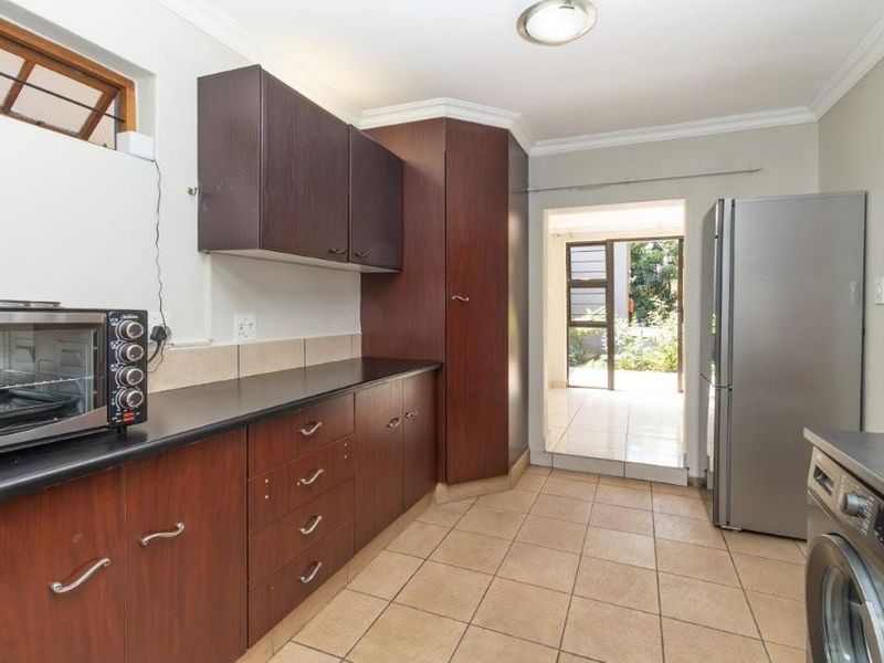Charming garden cottage in a convenient location - Photo 4