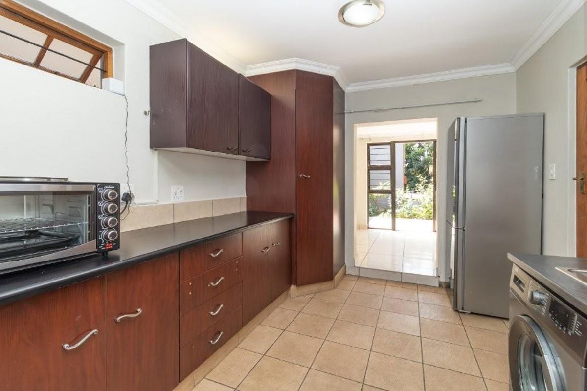 Charming garden cottage in a convenient location - Photo 4