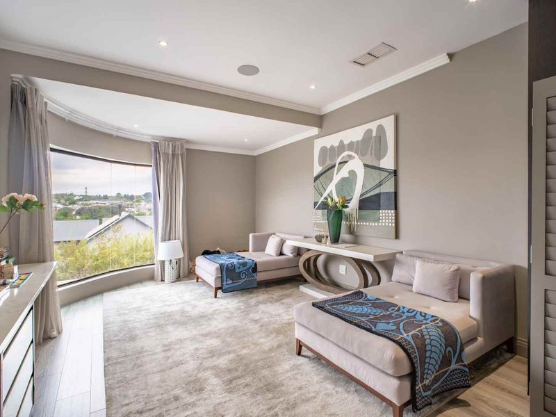 🏡 Exquisite 5-Bedroom Luxury Home To Let in Helderfontein Estate - Photo 7