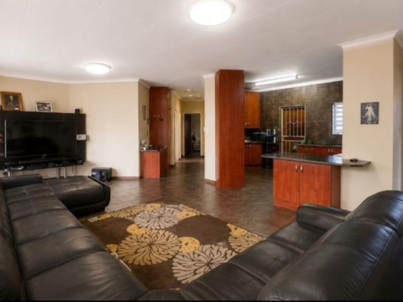 Private Panhandle Stand in Prestigious Universitas Ridge - Photo 6