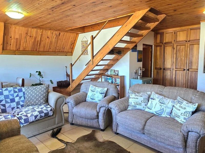 Spacious Coastal Dual Living Home with Distant Sea Views in Franskraal - Photo 8