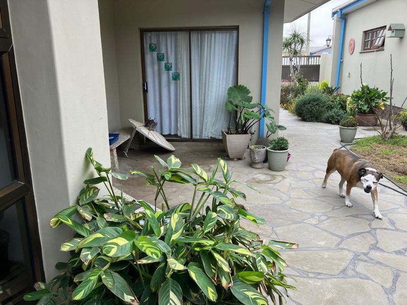 3 Bedroom House with 2 Bedroom Flatlet in Vineta - Photo 2