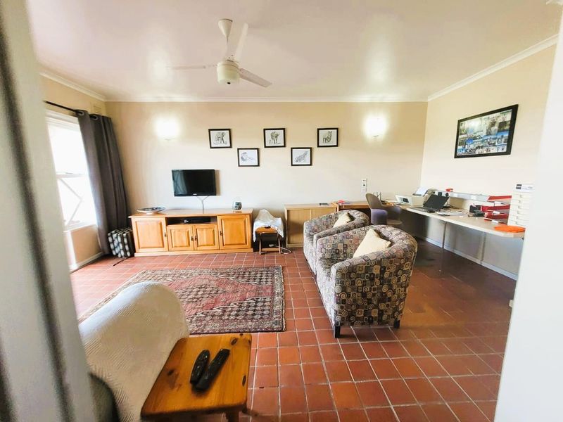 **Fabulous and Spacious Townhouse with Stunning City and Sea Views** - Photo 7