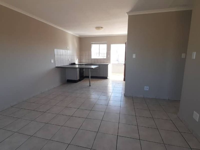 safe two bedroom apartment near amenities - Photo 2