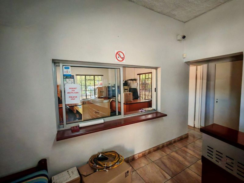 Prime Property For Sale - Workshop and Offices - Photo 9