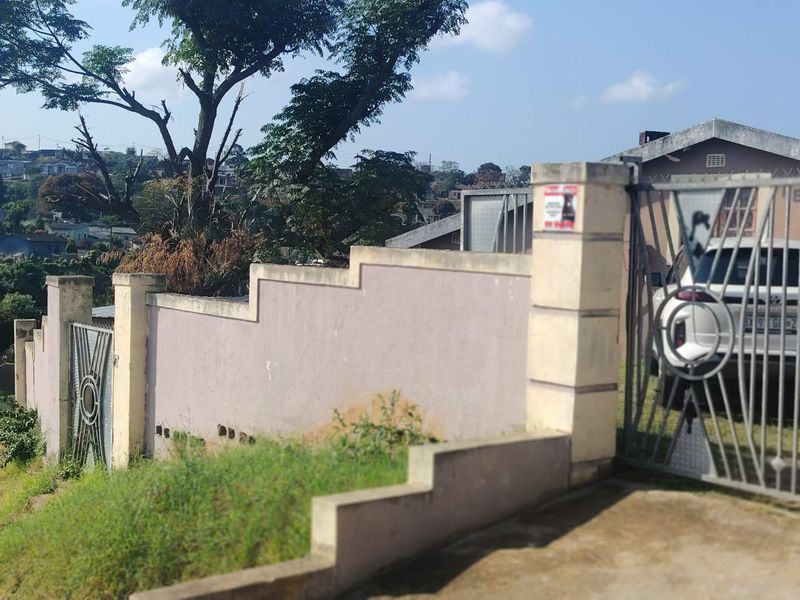 HOUSE AND COTTAGE FOR SALE UMLAZI A - Photo 3