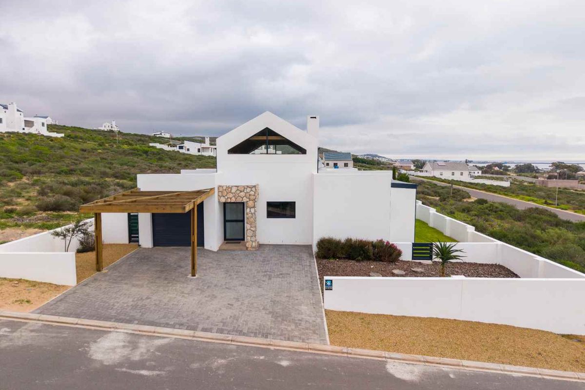 Modern New Build in Secure Estate, St Helena Bay - Photo 2