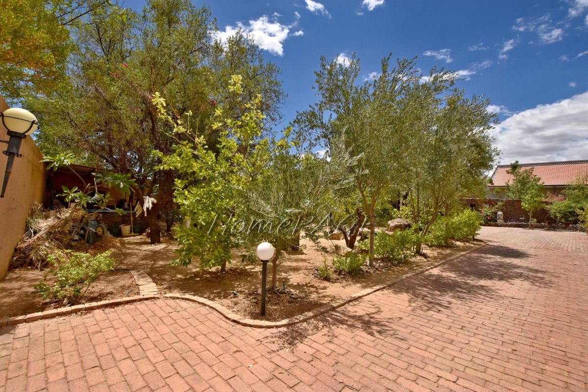 Omaruru:  Elaborate, Luxurious Home is for Sale - Photo 2