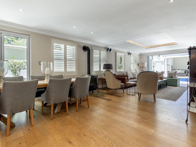 LUXURIOUS 4 BEDROOM FAMILY HOME FOR SALE IN BRYANSTON - Photo 10