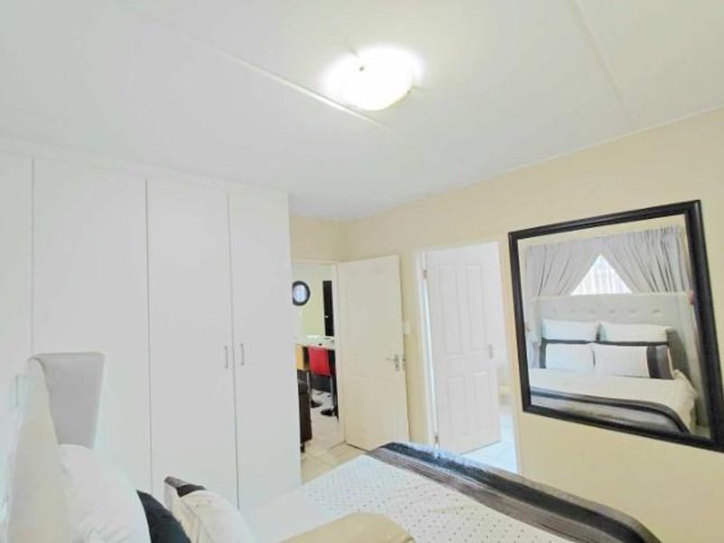2-bedroom, 2-bathroom, 1st floor apartment for Sale in Honeypark - Photo 9