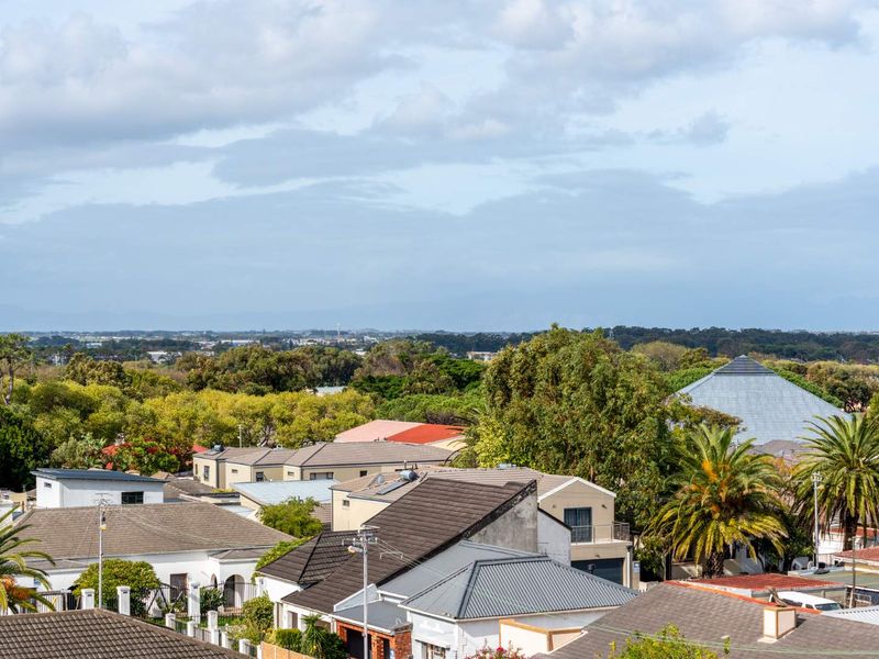 2 Bedroom Apartment For sale in Wynberg - Photo 4