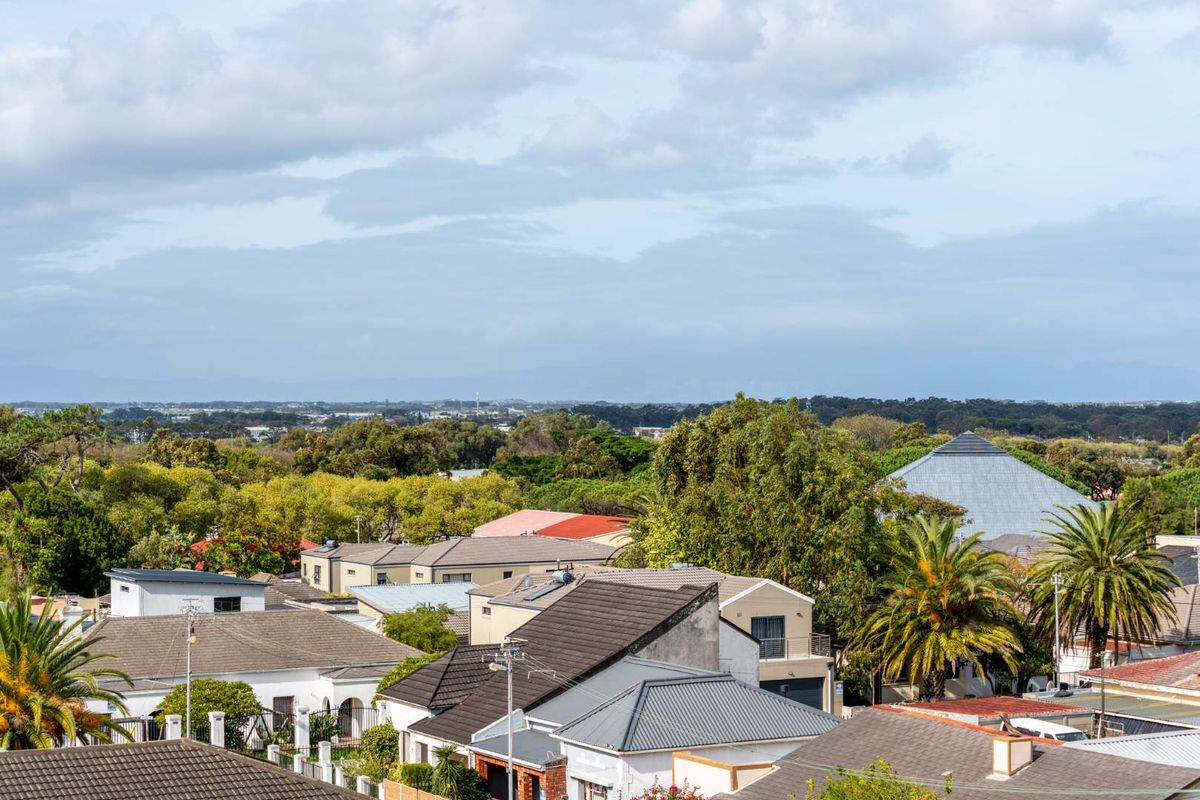2 Bedroom Apartment For sale in Wynberg - Photo 4
