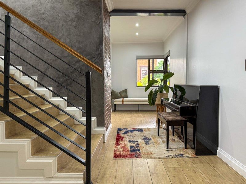 A Magazine-Worthy Family Sanctuary in Midlands Estate - Where Luxury Meets Practical Daily Living - Photo 3