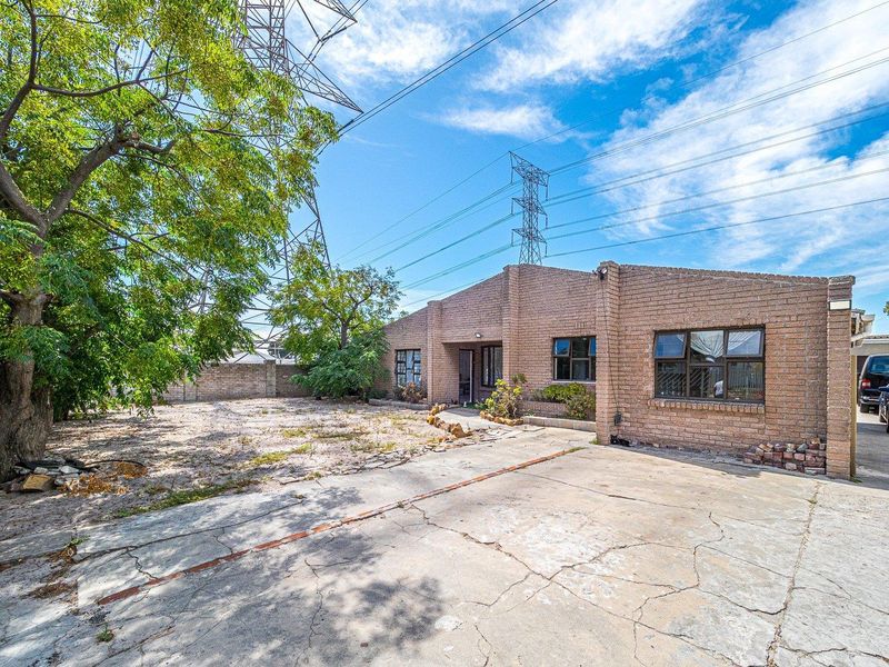 Beatiful home in Upmarket pocket of Gatesville - Photo 2