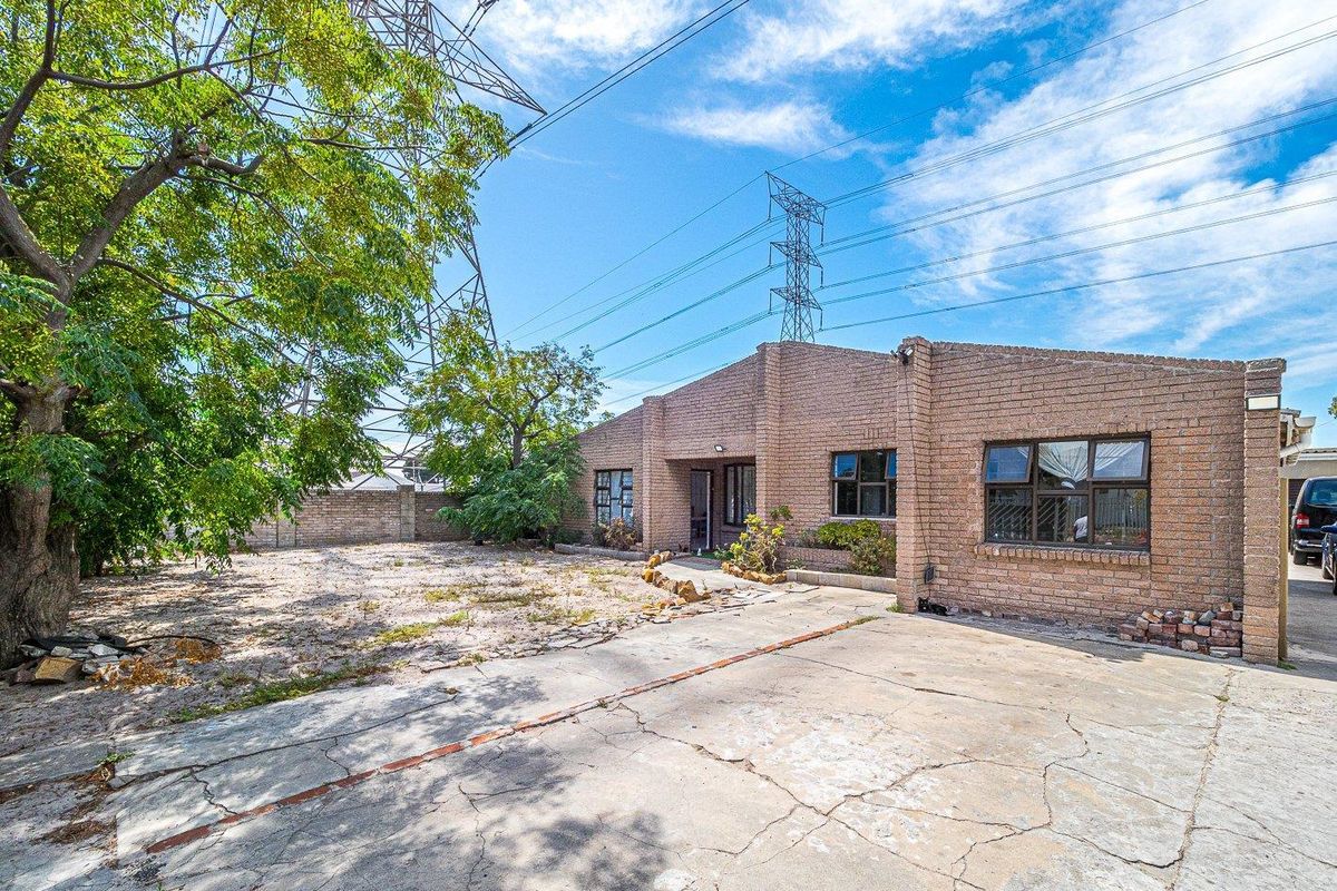 Beatiful home in Upmarket pocket of Gatesville - Photo 2