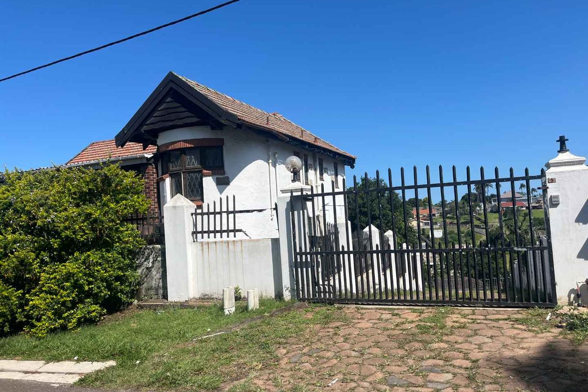 Massive Family 4 bedroom  home at Queensburgh , Pinetown - Photo 2