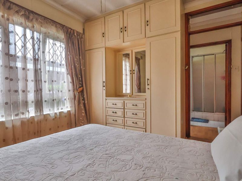 4 Bedroom Family Home in a Private Cul-de-Sac in Isipingo Hills - Photo 10