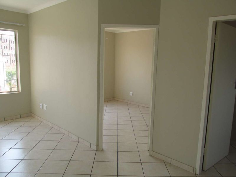 A 2 BEDROOM FLAT TO RENT IN PHILIP NEL PARK - Photo 10