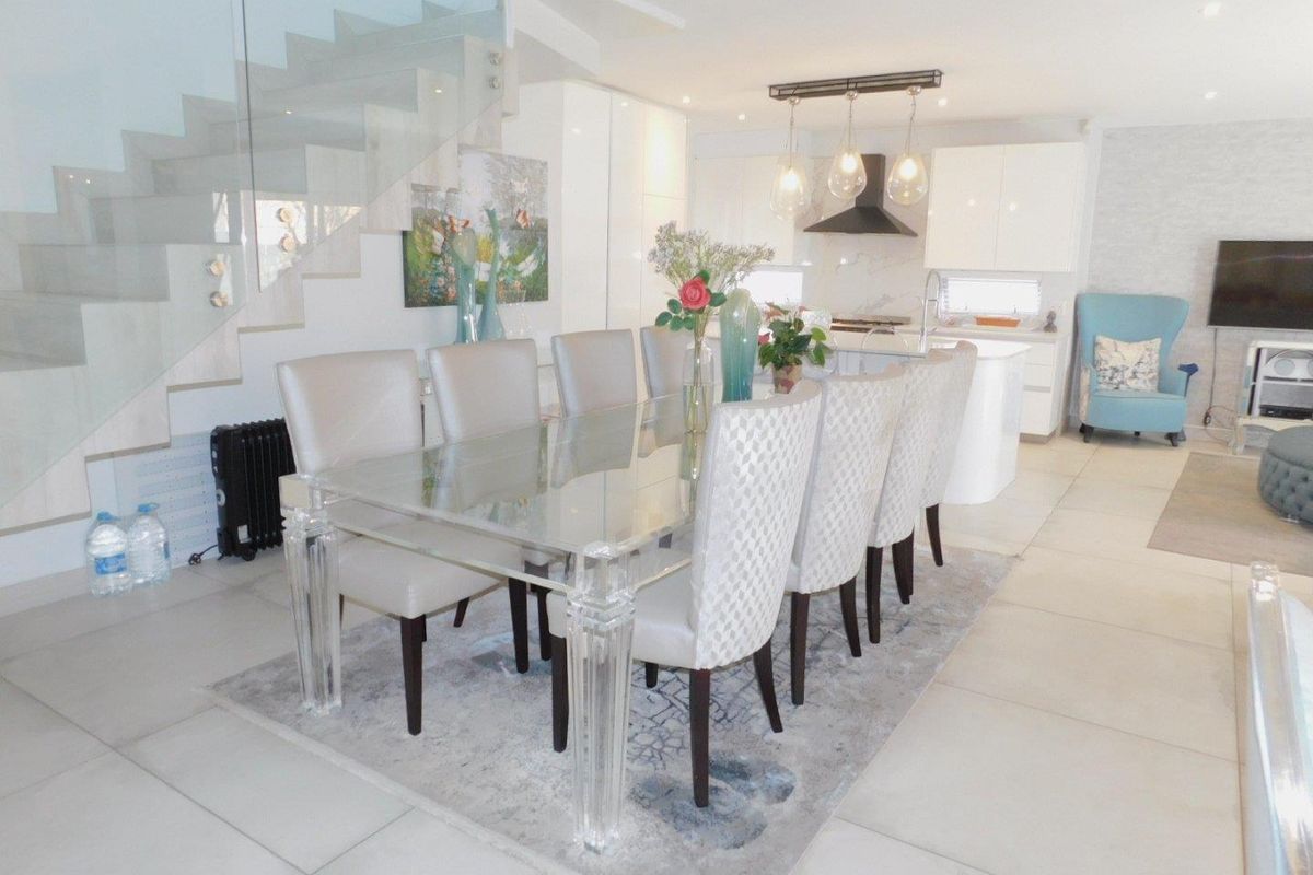 We are very proud to offer this beautiful home to our Corporate clients. - Photo 2