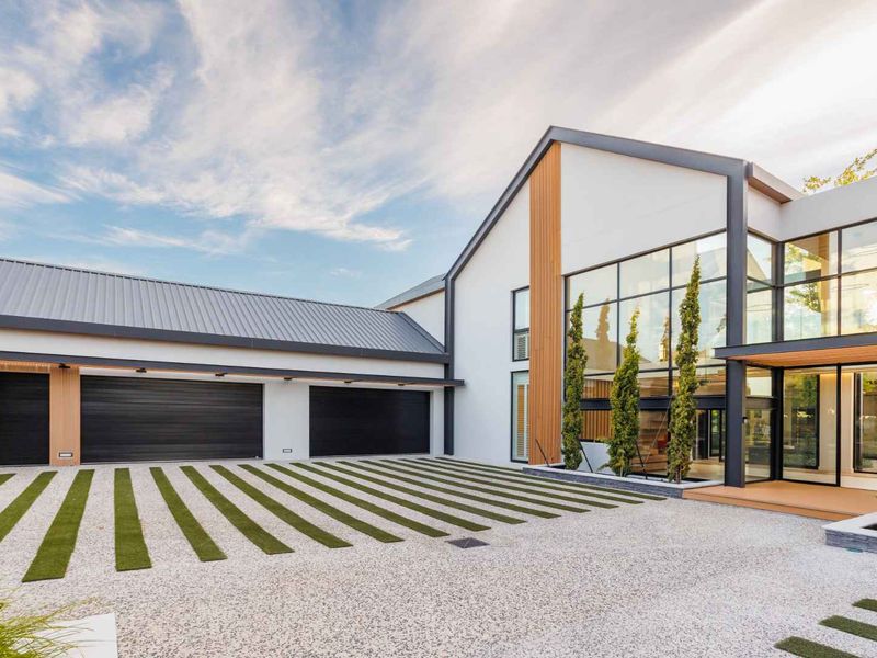 A Signature Seven-bedroom Family Home with Exceptional Craftsmanship on Val de Vie Estate - Photo 6
