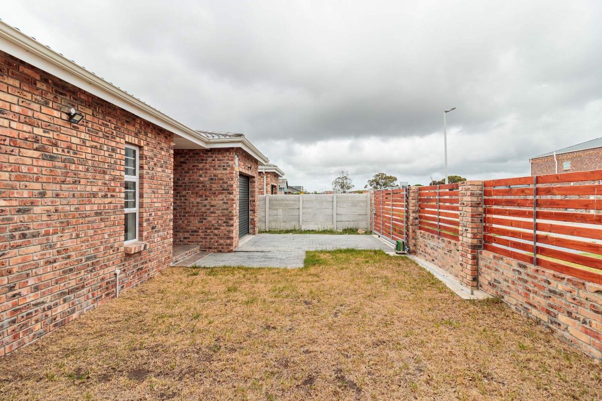 Fairview Modern Facebrick Newly Built Property - Photo 4