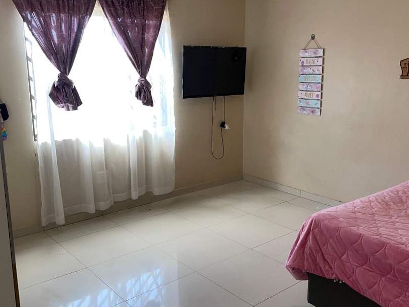 Don’t miss out on this one, search no further!!!! Super Spacious Townhouse Selling below Valuation - Photo 8