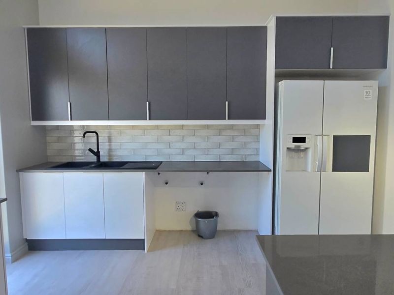 Brand New 5-Bedroom Coastal Home Just 150m from the Beach – No Transfer Duty! - Photo 10