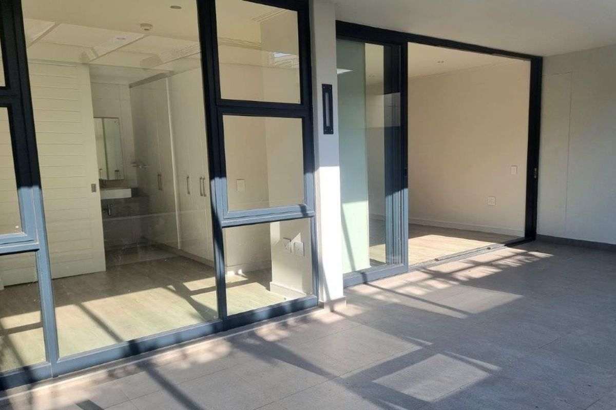 Modern 2 Bed, 2 Bath Apartment In Secure Retirement Estate - Photo 2