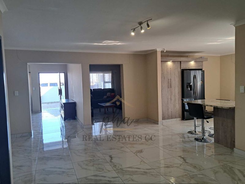 Spacious 4 bedr Family home situated near the lagoon in Meersig, Walvis Bay selling for N$2 615 000.00 - Photo 5