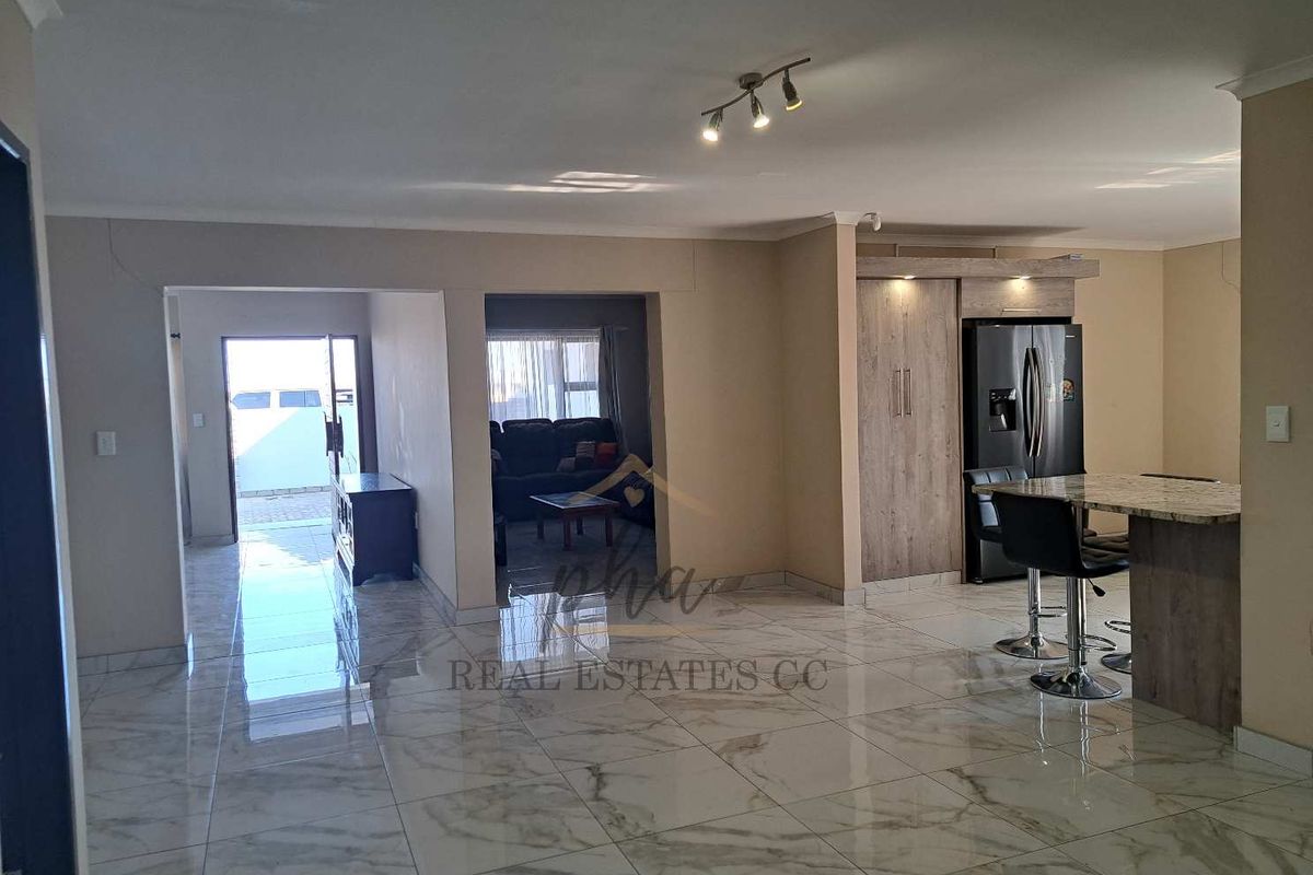 Spacious 4 bedr Family home situated near the lagoon in Meersig, Walvis Bay selling for N$2 615 000.00 - Photo 5