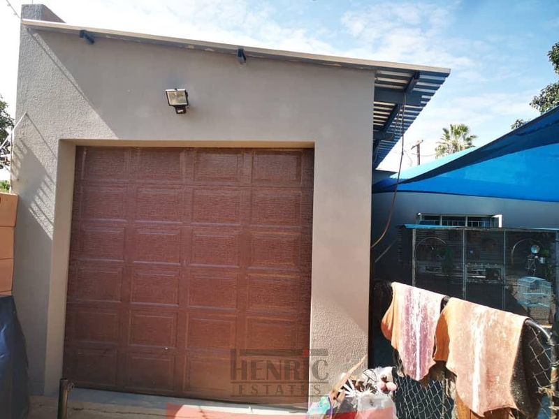 Charming Family Home wiht Excellent Entertainment Features - FOR SALE in Tsumeb - Photo 4