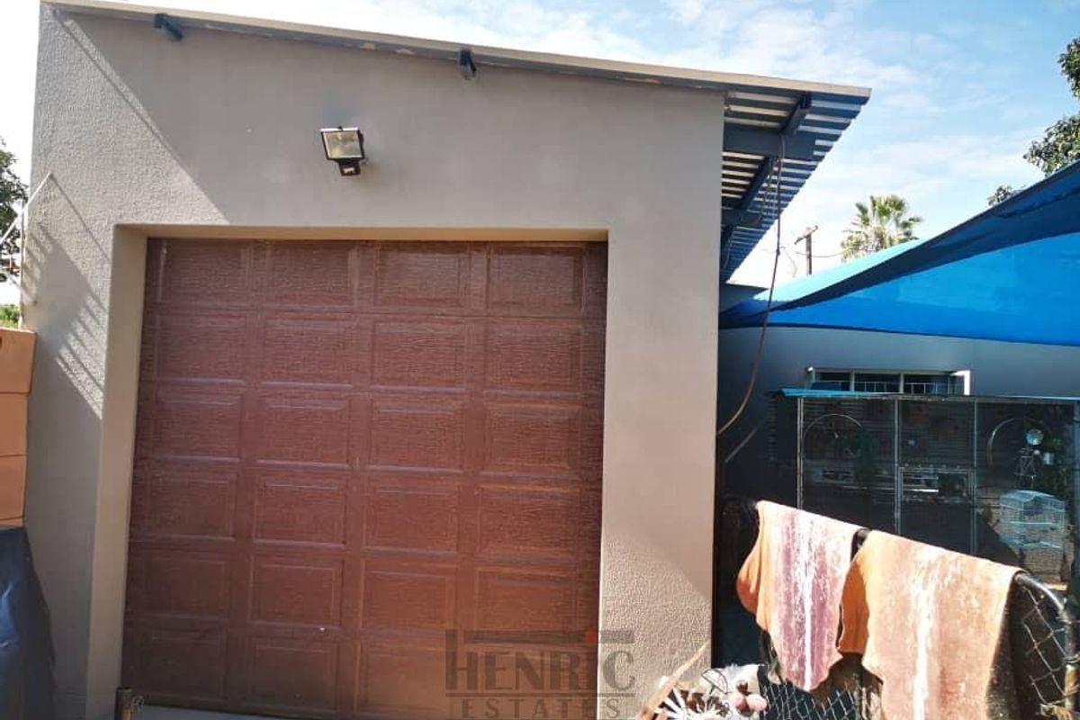 Charming Family Home wiht Excellent Entertainment Features - FOR SALE in Tsumeb - Photo 4