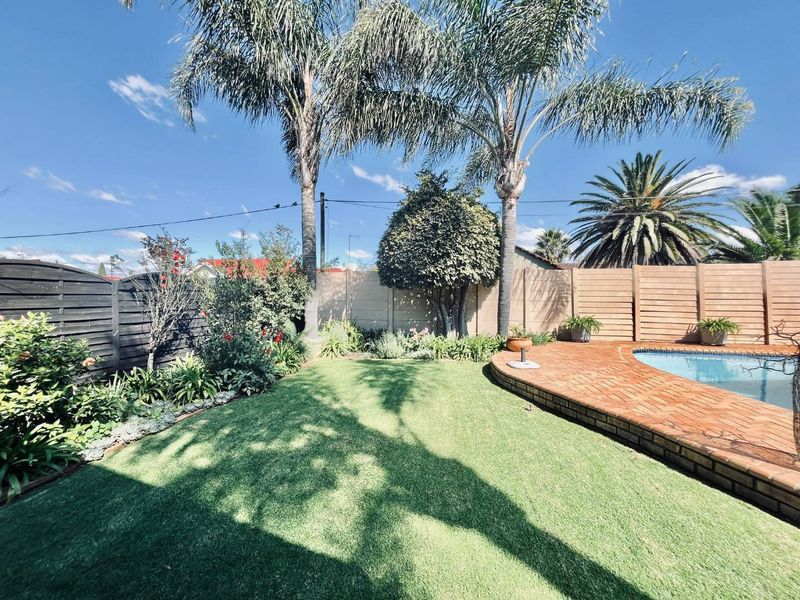 A jewel of a house in Boksburg South, located in a quiet area with no pedestrian traffic - Photo 2