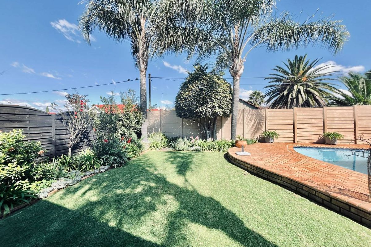 A jewel of a house in Boksburg South, located in a quiet area with no pedestrian traffic - Photo 2