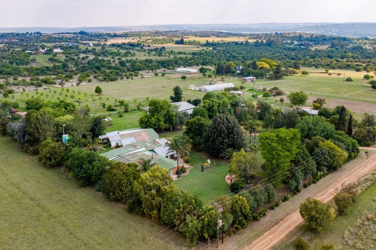 Country Life Bliss in Boschkop: A 4.2 Hectare Pecan Nut Farm Oasis - Photo 3