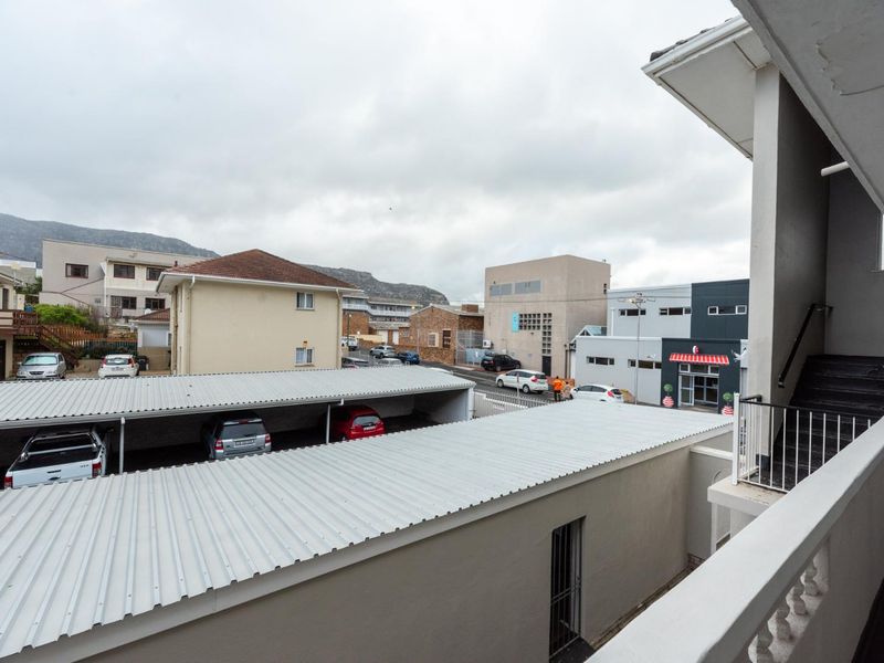 Spacious First-Floor Apartment with Mountain Views - Photo 3