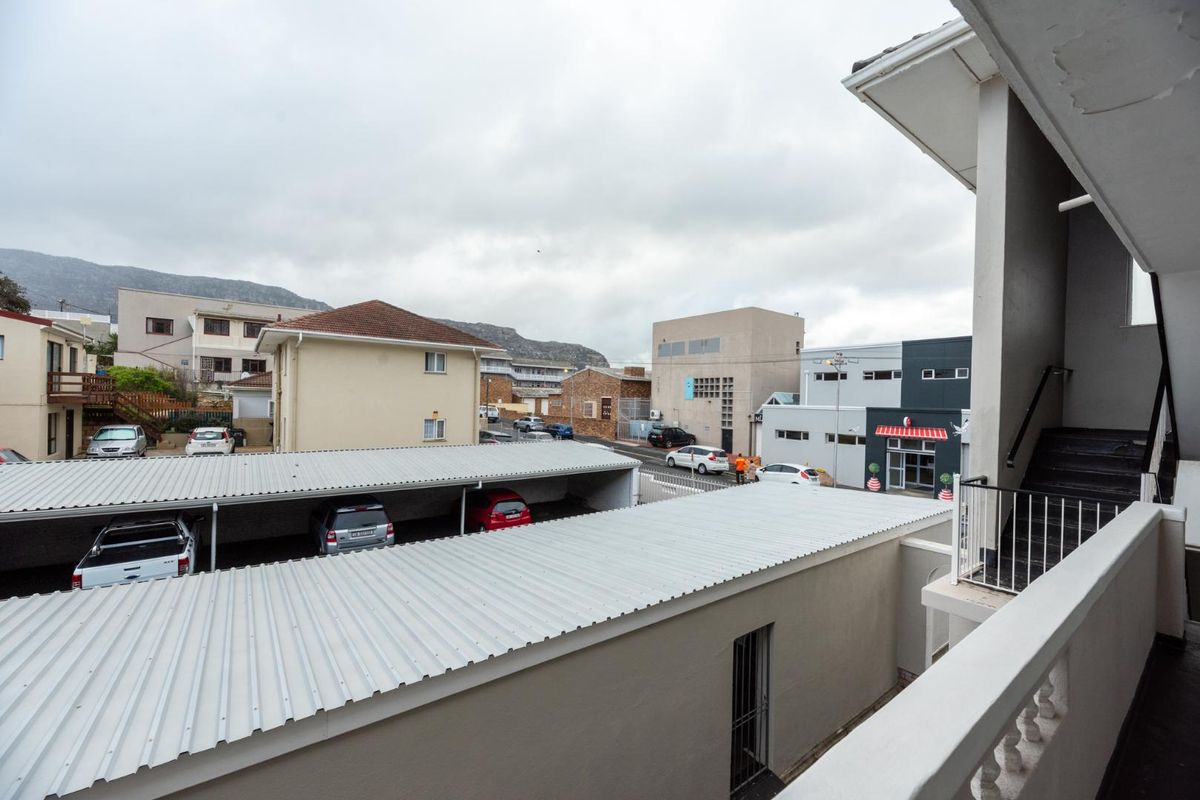 Spacious First-Floor Apartment with Mountain Views - Photo 3