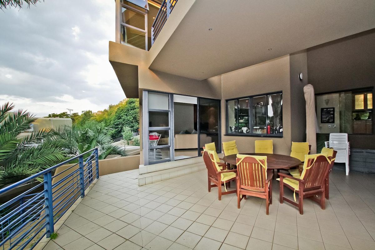 Ultimate in Luxurious Living! - Photo 5