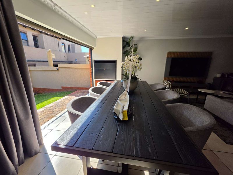 North-Facing | Full Solar | Immaculate Lock-Up-and-Go in Ebotse Golf Estate - Photo 6