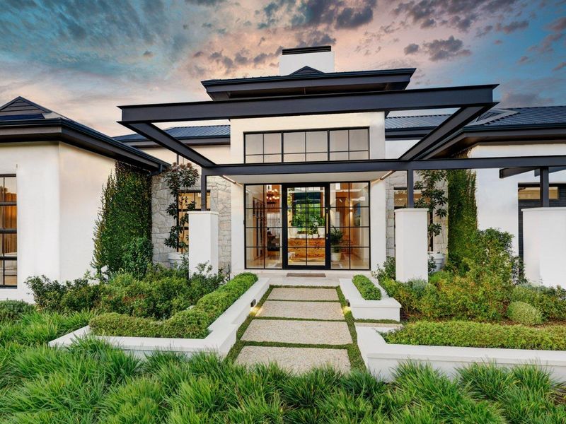 An extraordinary home crafted for individuals with refined taste and a unique sense of style! - Photo 4