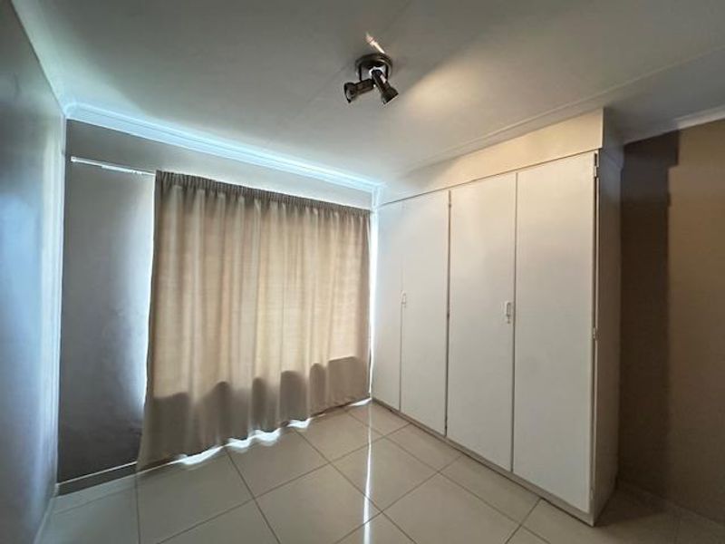 Charming 2-Bedroom Townhouse for Sale in Rooihuiskraal – Ideal for First-Time Buyers or Investors - Photo 7