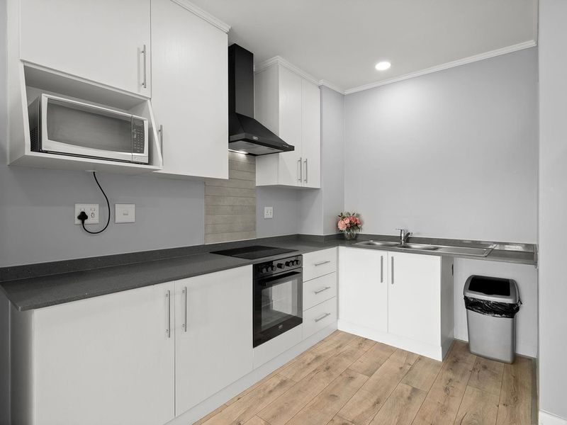 FOR SALE  |  Hillcrest  |  Cotswold Fenns Estate  |  2 Bedroom 2 Bathroom Apartment - Photo 4