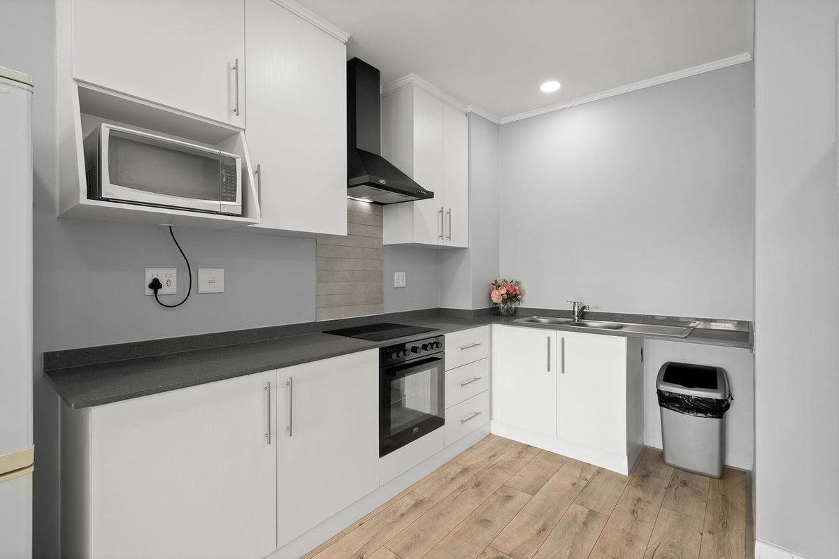 FOR SALE  |  Hillcrest  |  Cotswold Fenns Estate  |  2 Bedroom 2 Bathroom Apartment - Photo 4