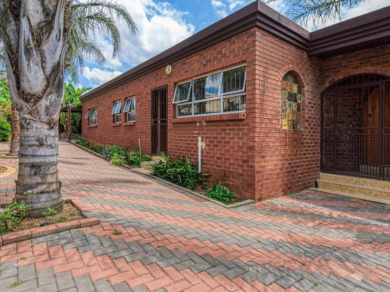 3 Bedroom House for Sale in Glenvista - Photo 1