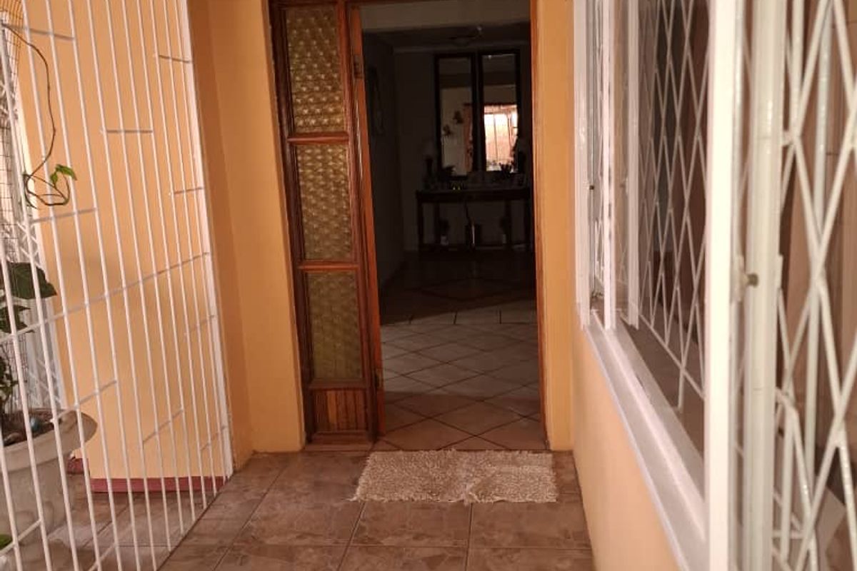 Family spacious home for sale - Photo 3